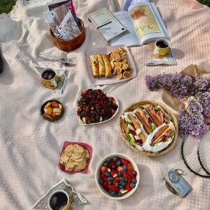 Food Fame: Trending Plates & Viral Bites